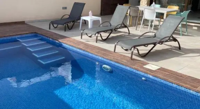 Villa de 2022 moderna y con piscina privada, Rezerwuj Willa Hotele w Murcja z parkingiem, Parking