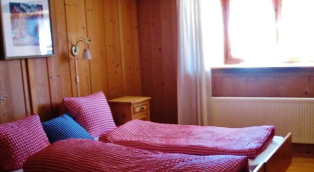 Charming Wooden House in Switzerland!, Rezervați Hotel Hoteluri în Brigels cu parcare, Parcare
