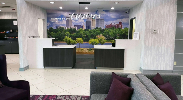 Отель La Quinta Inn & Suites by Wyndham Tulsa Midtown