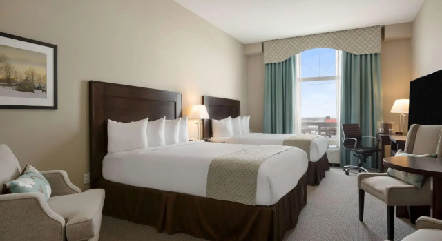 Четырёхместный номер Standard Ramada by Wyndham Emerald Park/Regina East