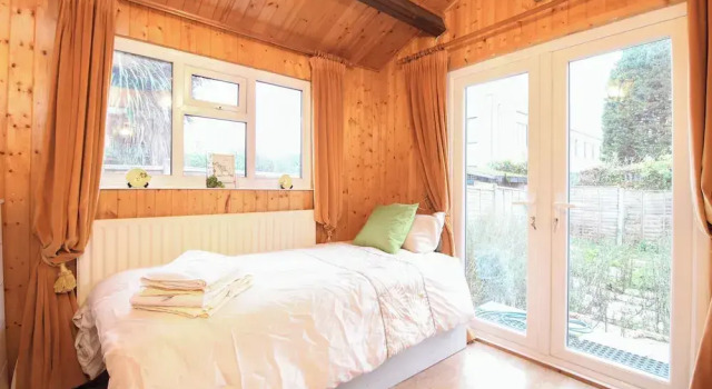 Regents park road single room