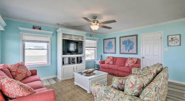 Large-group Getaway - Beachfront Home w/ Pool!