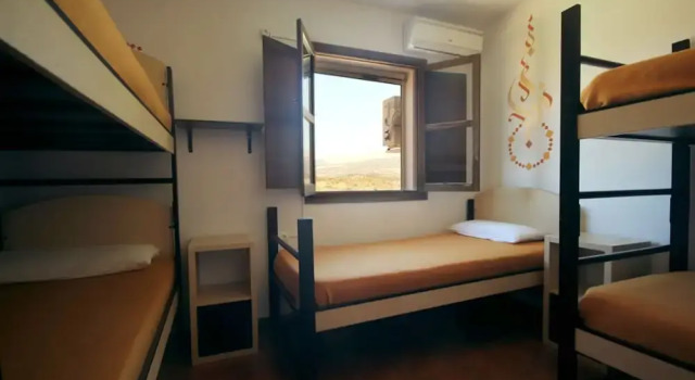 Cohabit Hostel and Ecocultural Space, Prenota Ostello Viñuela Axarquía