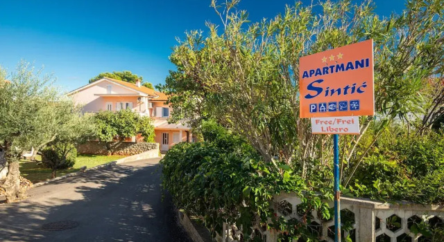Апартаменты 1-bedroom Apartment in Krk - Steps From the Beach!
