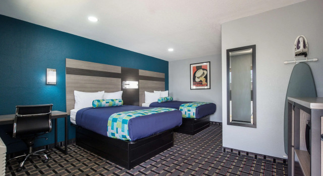 Четырёхместный номер Standard Knights Inn and Suites Salem