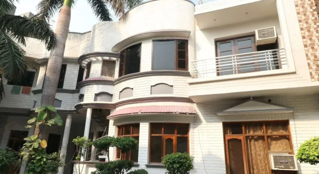 Unique House by OYO Rooms, Book Hotel Amritsar Punjab
