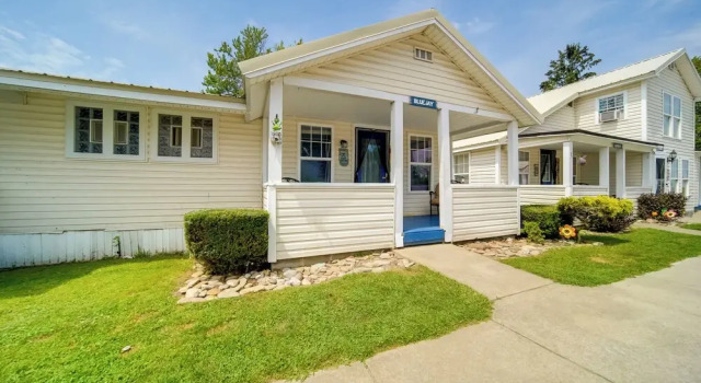 Pet-friendly Lake Erie Cottage - Walk to the Water, Забронировать Дом для отпуска Виллы Дженива-он-Лейк, рядом с Городское поле для гольфа в Дженива-он-Лейк, Вилла