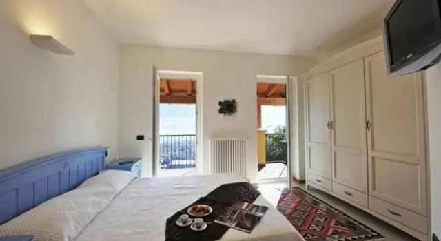 Residenza Vercana Apartments, Book Apartment Hotels in Como with a Pool, Swimming Pool