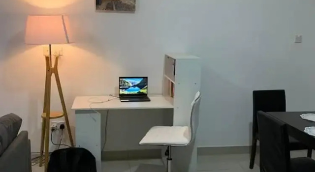 Entire Cozy 2-bedroom House Plus Free Car Use