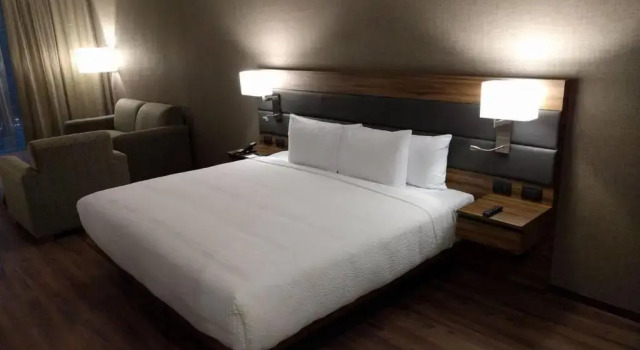 Номер Standard AC Hotel by Marriott Santa Fe