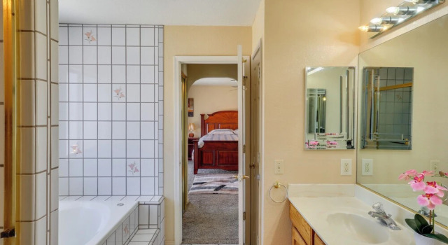 Коттедж с 4 комнатами Pet-friendly Bullhead City Home ~ 2 Mi to River!