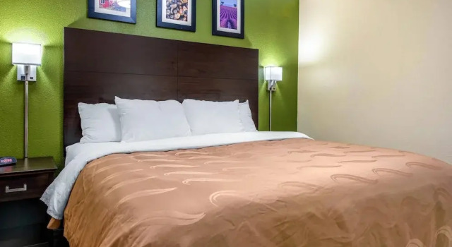 Двухместный номер Standard Quality Inn & Suites Brandenburg - Fort Knox