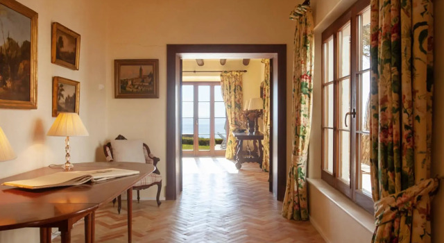 Villa Can Pirata . Seafront Villa For 10 People, Prenota Villa Cottage a Cala d'Or, Cottage