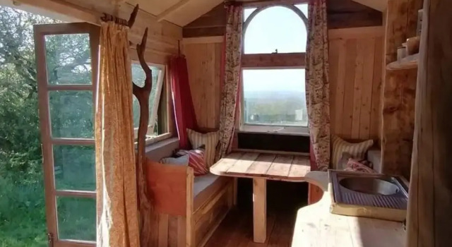 Stunning 1-Bed Cabin in Totnes, Buchen Sie Ferienhaus Villen in Cornworthy, Villa