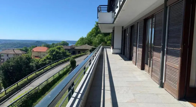 Апартаменты PANORAMA - Apartment with terrace overlooking the Lake