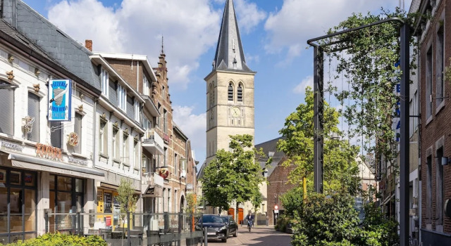 Cosy Apartment in Bree for 2 Guests, Rezerwuj Apartament Hotele w Bruksela z parkingiem, Parking