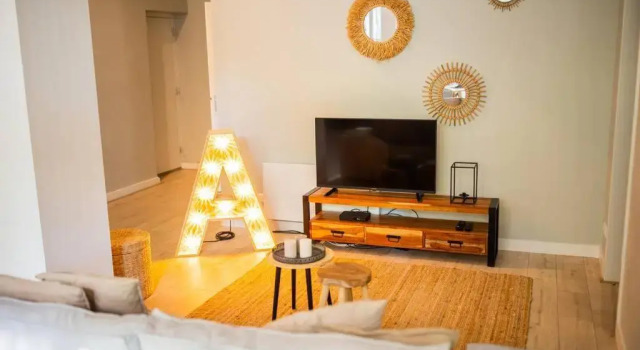 Апартаменты Abiding Great Serviced 3 Bedroom Apartment 119m2 -LK17A-