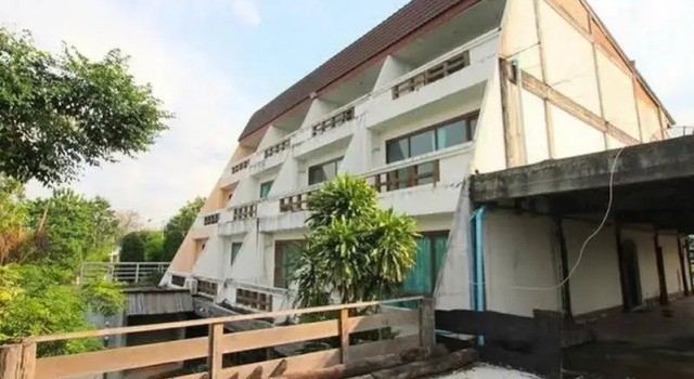 Baan Rim Nam Resort
