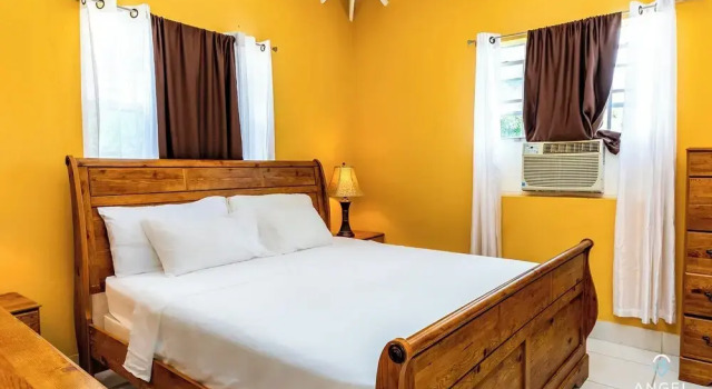 Апартаменты Chalk Sound Beach Residences
