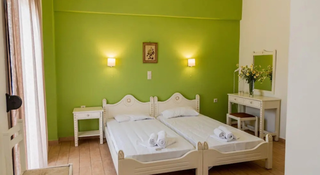 Студия Economy с балконом и с видом на сад Almyra Apartments & Suites