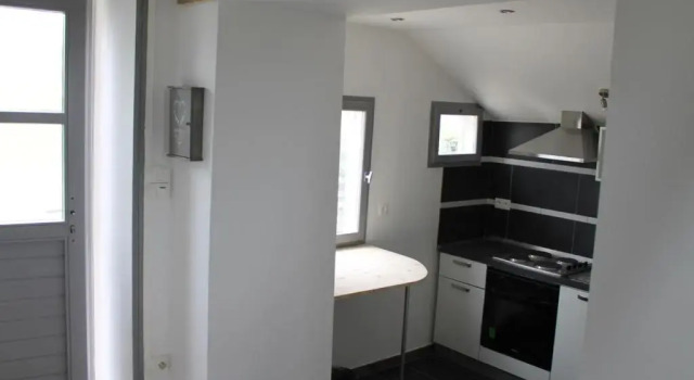 MAISON LA ROCHE-POSAY, 2 PIèCES, 3 PERSONNES - FR-1-541-52