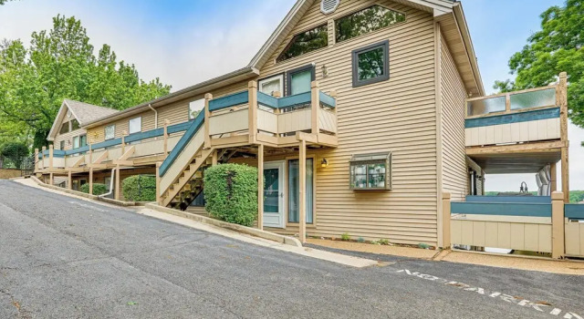 Boat Slip & Water Views: Lake Ozark Condo, Prenota Appartamento Hotel a Missouri con parcheggio, Parcheggio