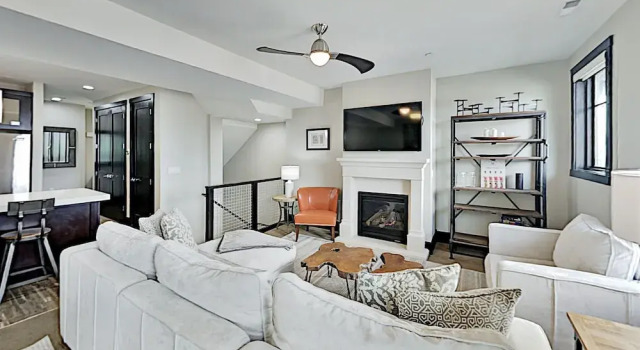 New Listing! Chic Townhome W/ Hot Tub, Near Skiing 3 Bedroom Townhouse, Varaa Lomakoti Park City 