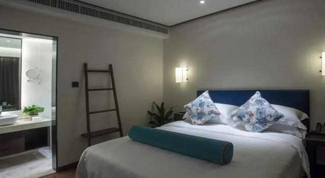 Serene Cicada Hotel