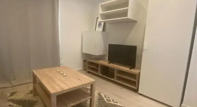 Joli Studio Calme Et Lumineux