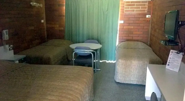 Tambo Mill Motel & Caravan Park, Book Motel  