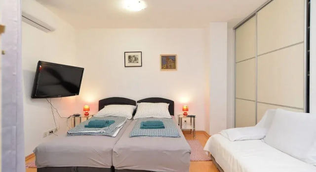 Apartment 1910