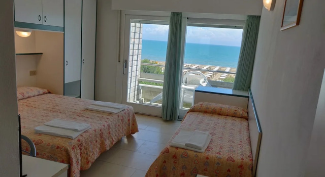 Трёхместный номер Standard с видом на море Hotel Ambra