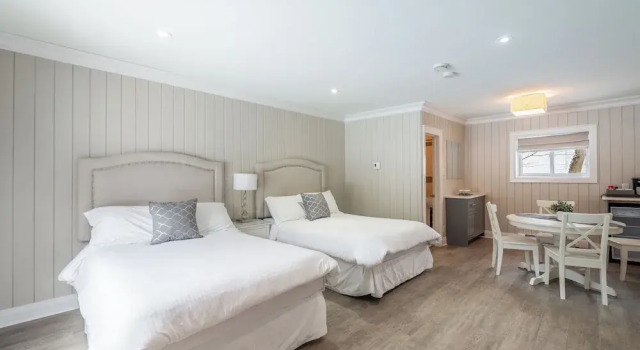 Somerset Lakeside Resort, Book Resort  