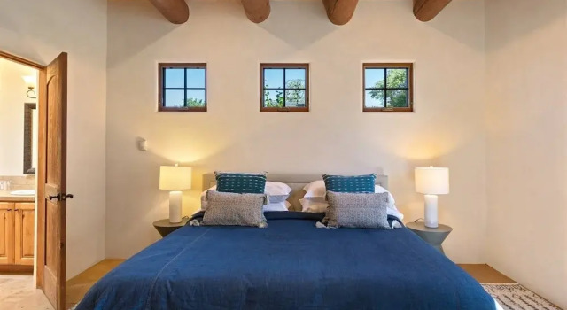 Коттедж Casa Nona - Pristine Home in the Railyard District, Walk to The Plaza