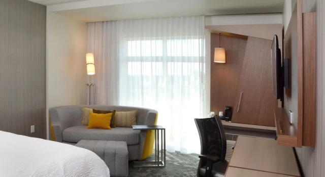 Двухместный номер Standard с видом на поле для гольфа Courtyard by Marriott Youngstown Canfield