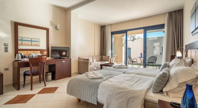 Номер Superior с видом на внутренний двор Porto Galini Seaside Resort & Spa