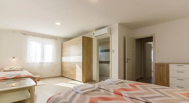 Stunning Home in Pula With Wifi and 6 Bedrooms, Prenota Hotel Hotel a Valbandon con piscina, Piscina