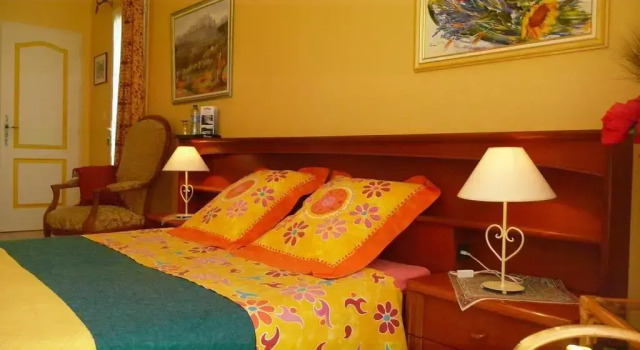 Chambres dHotes Villa LOlivière, Забронировать Отель Отели Баржоль с парковкой, Парковка