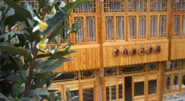 Dragon Hill Scenic Hotel
