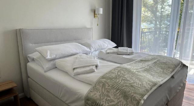 Strandhotel Buckow Resort & SPA gut-Hotels SEE, Buchen Sie Resort Hotels in Brandenburg mit Pool, Schwimmbad