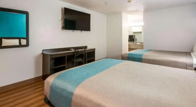 Четырёхместный номер Deluxe Motel 6-Freeport, TX