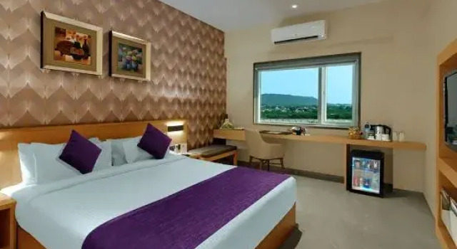 Номер Premium Click Hotel Bhuj