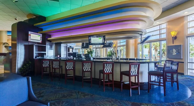 Ocean Walk 2328, Забронировать Отель Отели Дейтона-Бич с парковкой, рядом с Базилика Святого Димитрия, Парковка