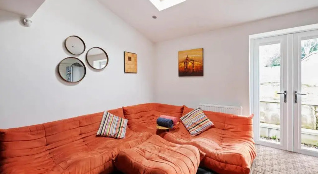 Коттедж NEW Bright & Stylish 4BD Home City Centre of Leeds