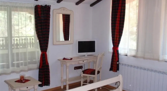 Family Hotel Emaly 2