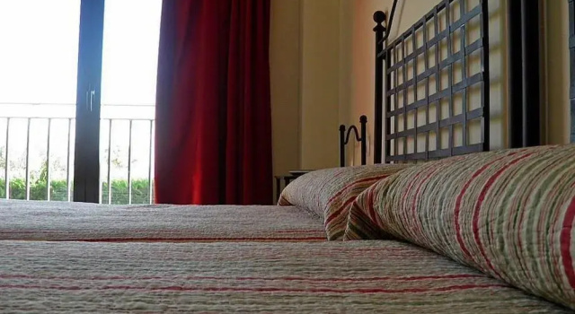Hotel El Rondón, Забронировать Отель Отели Себрерос 4 звезды, рядом с Музей Адольфо Суареса и перехода к демократии, 4*