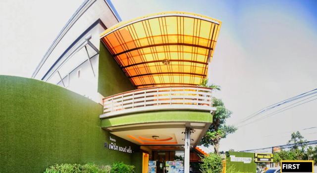 First & Frang Hotel