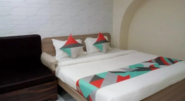 FabHotel Ghosh Villa Guest House