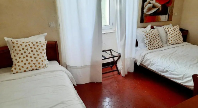 Трёхместный номер Standard Logis Hôtel de Provence
