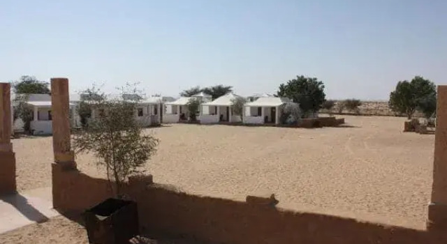 Dangri Desert Safari Camps & Resort, Забронировать Курортный отель Отели штата Раджастхана с парковкой, Парковка